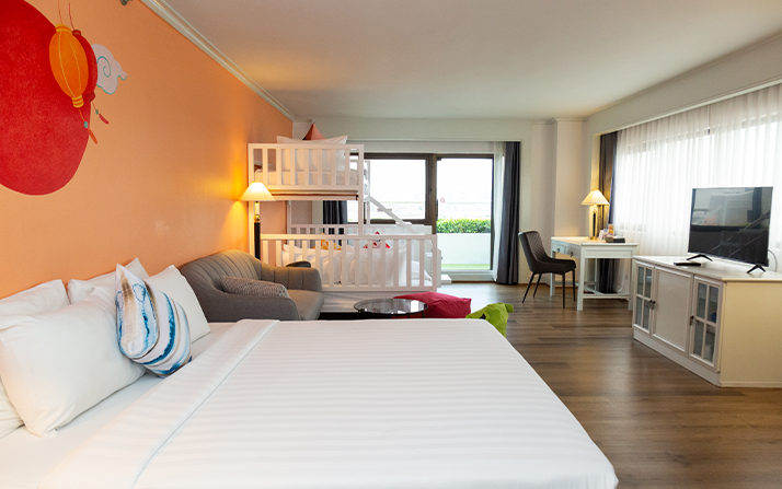 Junior Club Suite with Balcony (41 SQM)