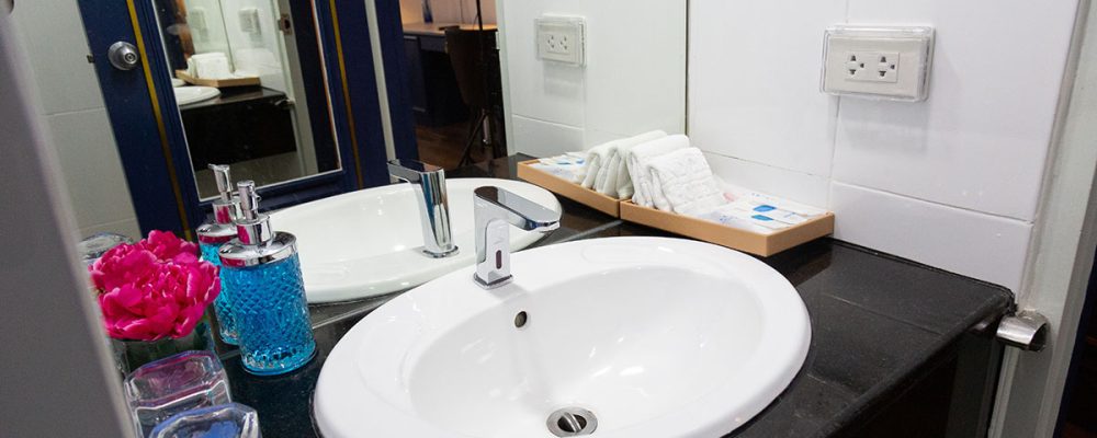 2105 Restroom (5)